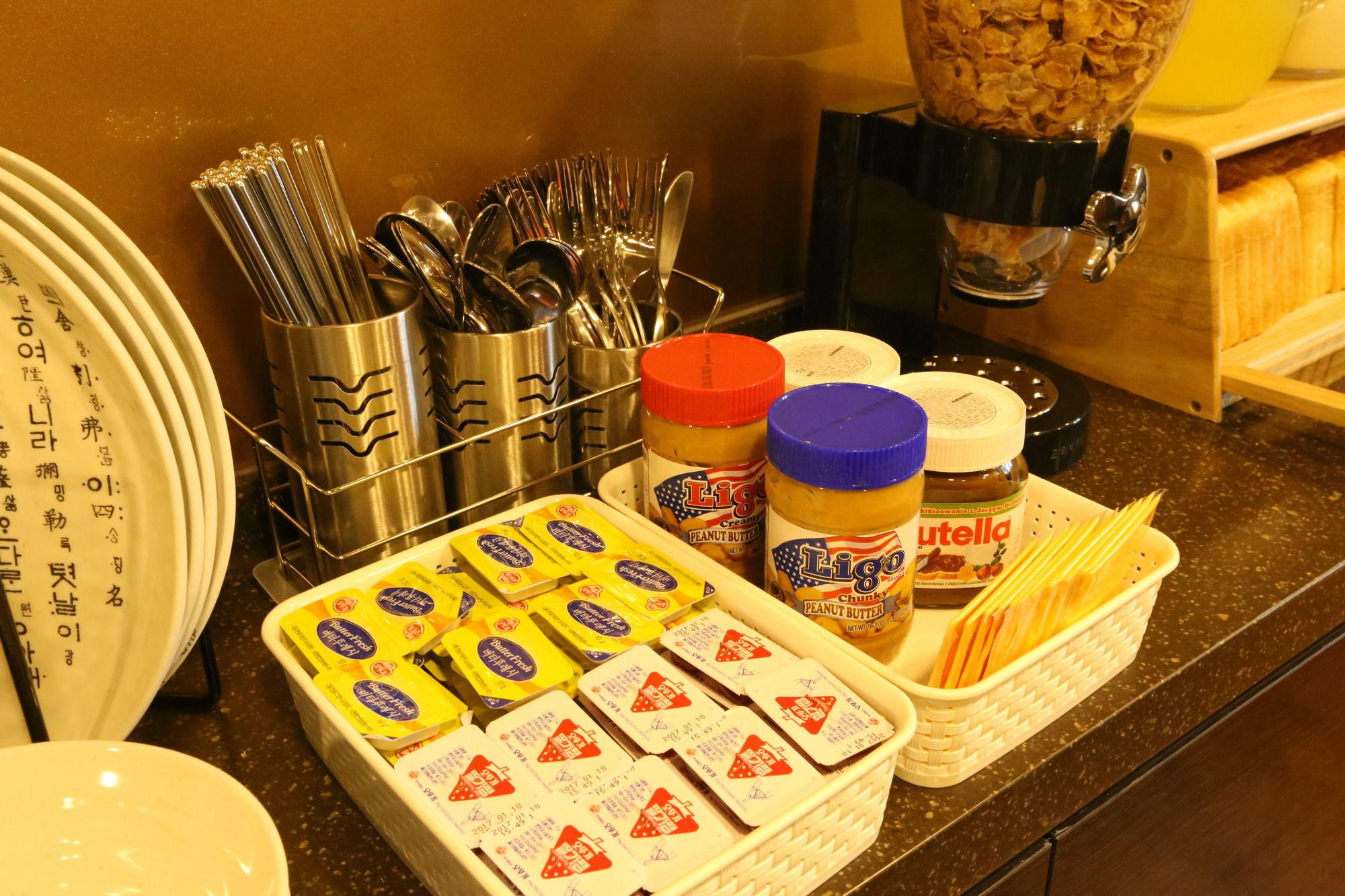 Tripstay Myeongdong Сеул Екстериор снимка