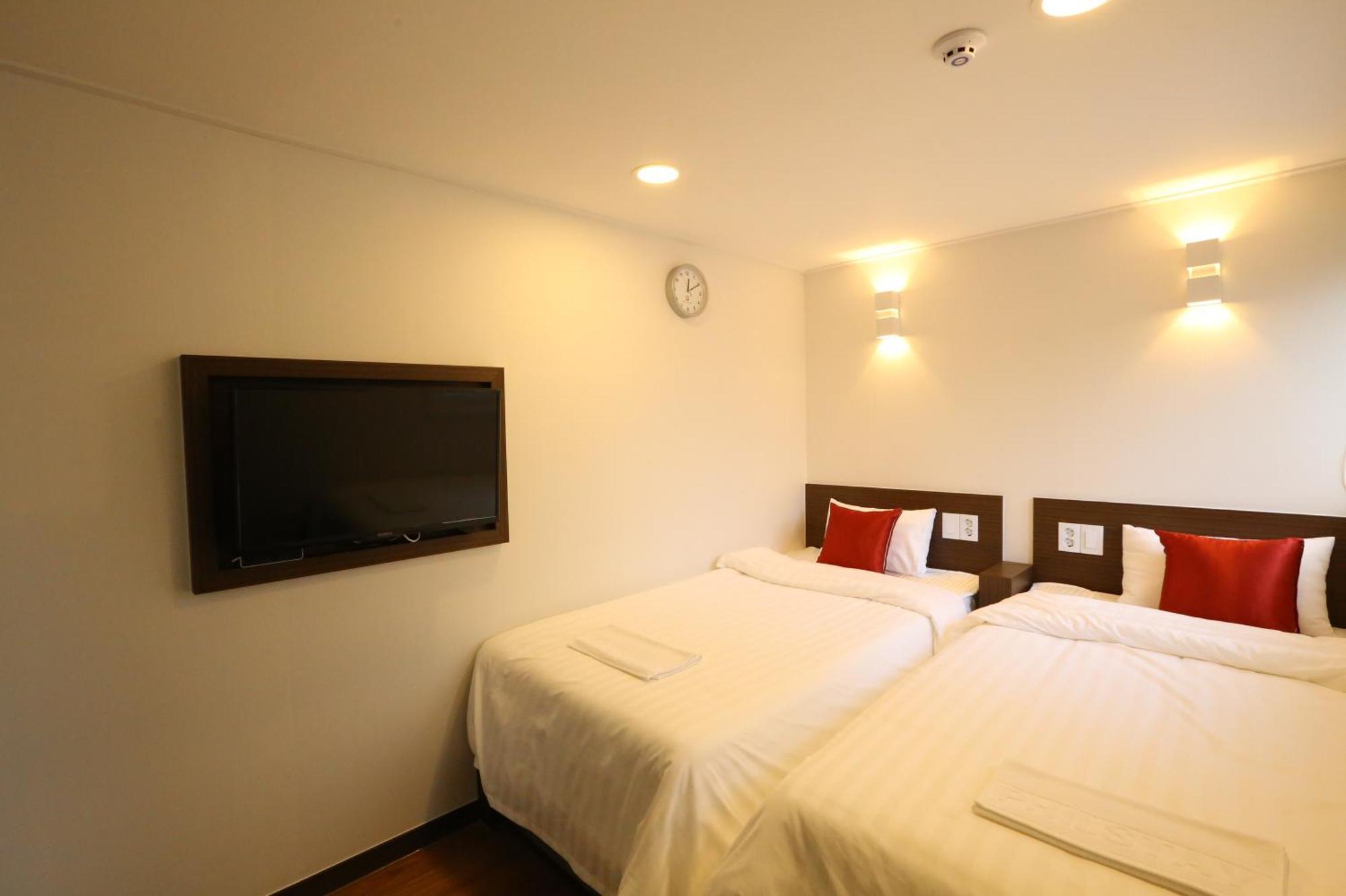 Tripstay Myeongdong Сеул Стая снимка